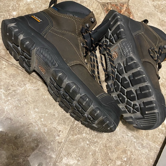 Ariat work boots for men. Steel toe. - Picture 4 of 7